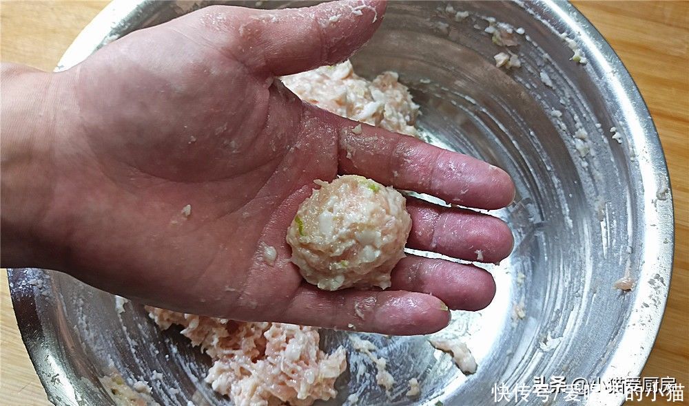冬瓜|“冬瓜丸子汤”这么做，味道不仅鲜美，好吃还不腻，做一锅不够吃