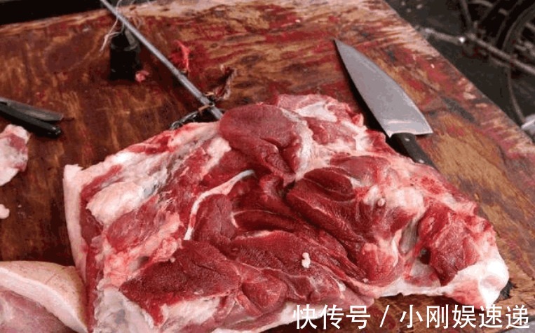 猪肉别冻进冰箱了,农村奶奶教我4个土方法,不解冻,和鲜肉一样