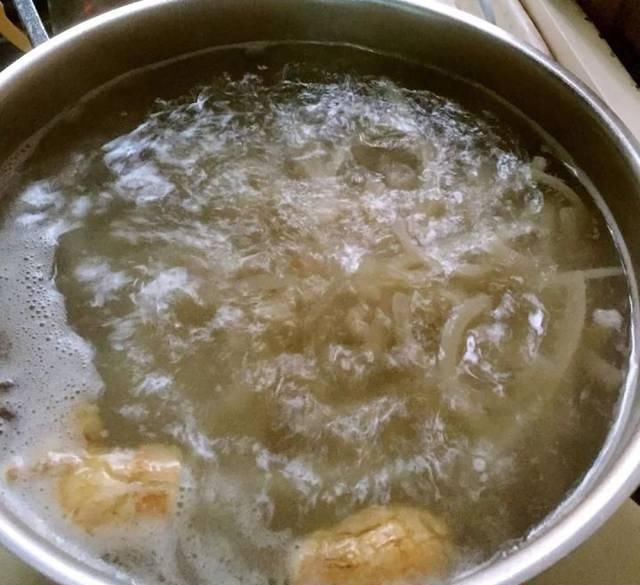 猪身上最“便宜”的部位,肉贩子白送都不要,好多人嫌弃把它丢掉