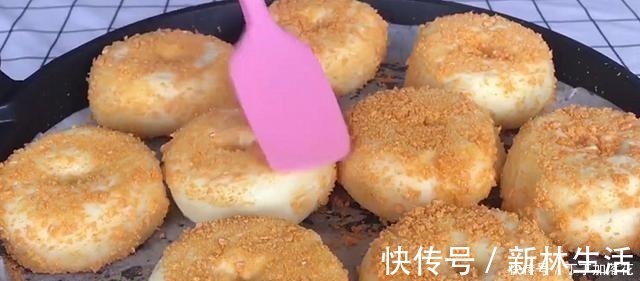 香甜|面粉里加2个鸡蛋,不用烤箱做小饼,香甜暄软,比面包简单好吃!