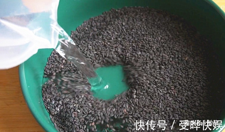 盆子|花生里放勺黑芝麻，酒店一碗38，在家做只花6元，香甜软糯好吃