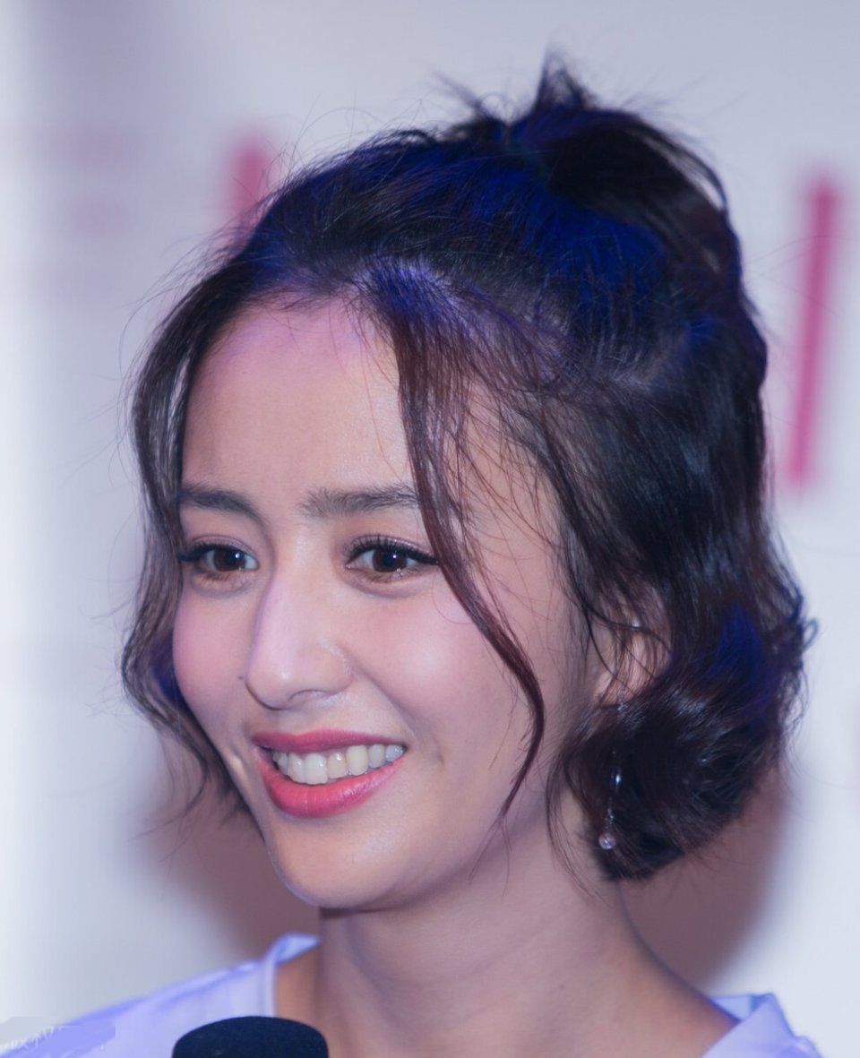 头顶 半扎半散发型有哪些?半马尾或半丸子都不错,时尚又甜美