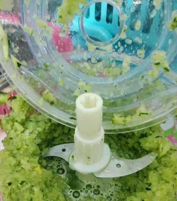 花肥|2斤西瓜皮丢桶里,加点水,不黄叶不烂根,花一开100朵