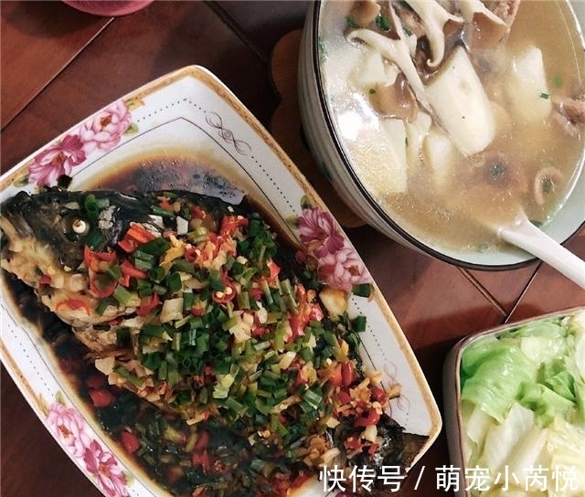 老公同事来家里蹭饭,我专门下厨招待,饭后他的话让我莫名其妙!