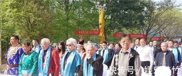 元朝&成吉思汗后裔,更姓改名各自逃命,600年后,靠一首诗团聚四川