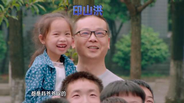 父母|爸爸姓“吴”,随口给孩子取的名字,连户口工作人员都说好听