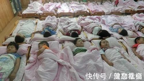 幼儿园|看完不想让孩子上幼儿园，孩子睡午觉都是被强迫的，至于这样吗