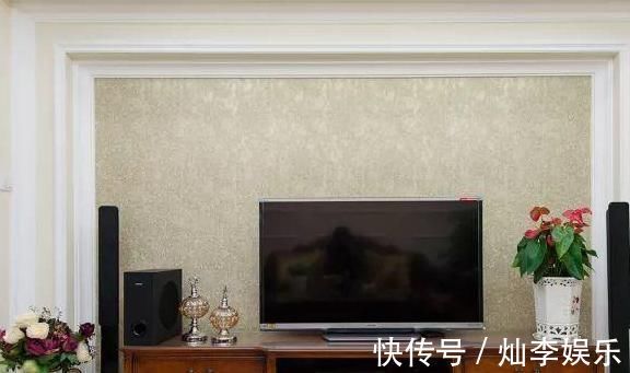 装修|客厅万万不要装电视墙了，如今流行用它代替，起码省一半钱