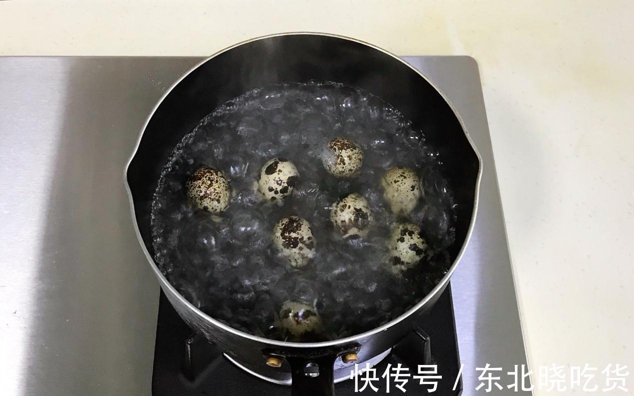 气血|天冷手脚冰凉,不妨煮点当归黄芪养生甜汤,补气血面色红润