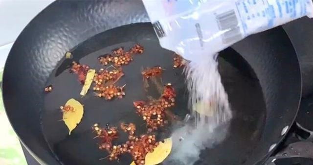 腌咸鸡蛋,只放盐就大错特错多加这2步,7天就能吃,起沙又流油