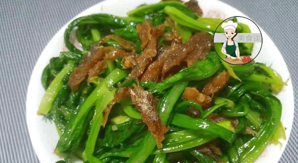 这青菜, 钙含量是莴笋的2倍, 配它一起炒, 清香脆嫩, 儿子吃撑了