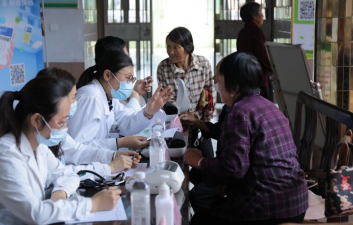 下基层|庆祝建党100周年 这家医院开展“万名医护下基层”活动