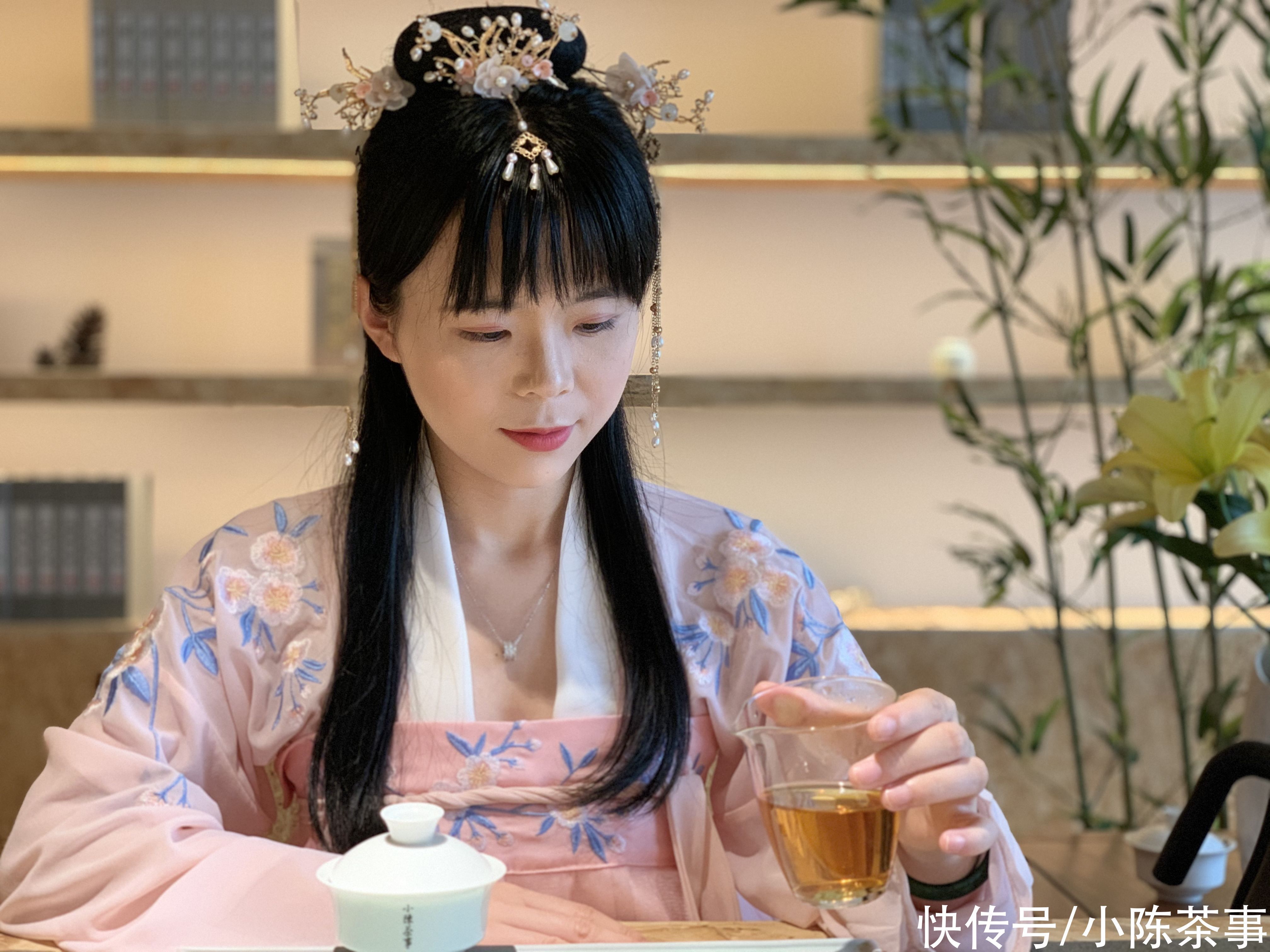 白茶品鉴手记|早上泡杯白茶,晚上再喝?看完这四点原因,答应我别再以身试茶了