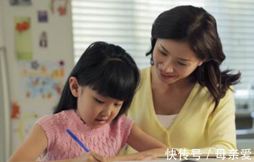 亲子关系|以为女儿买了露脐装,父亲当面质问,女儿气笑:你翻一面试试