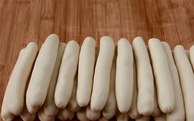 教你在家做陕西经典油泼面,又香又辣,好吃得停不下来,太香了