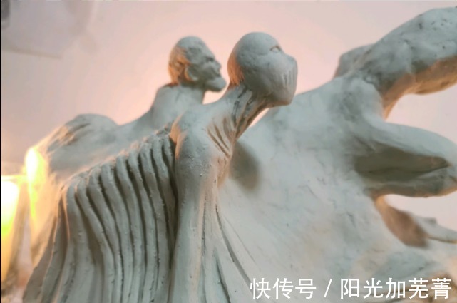 法尔克|进击的巨人OP名场面被做成雕塑,8个巨人栩栩如生,进击的巨人稳站C位