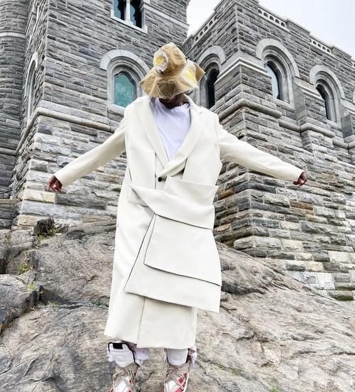 发售价 把RO和芝加哥“抄”成一双鞋的行业里,Drake也是消费者