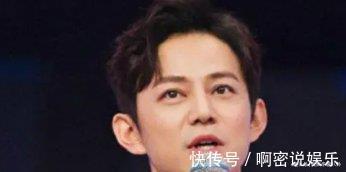 节目录制失控，何炅离席，成龙一脚踹向主持人，网友却说解气