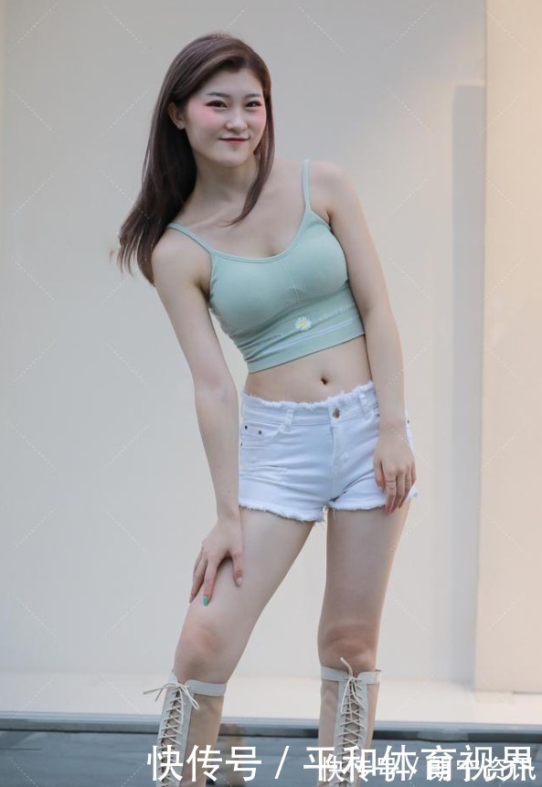 肤色 奶油里小背心,搭配毛茸茸短裤,超可爱超性感的小清新穿搭