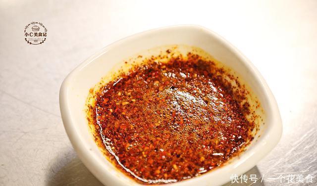 制作担担面|一碗好吃的担担面,关键在于料,才知道这配料必不可少的食材是它