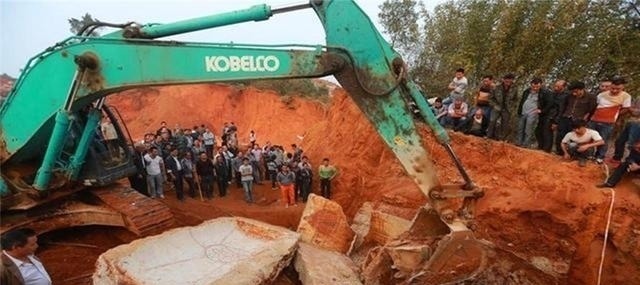 赵文喜!祖坟被挖,60岁老人大闹考古现场,专家却说这是历史遗产