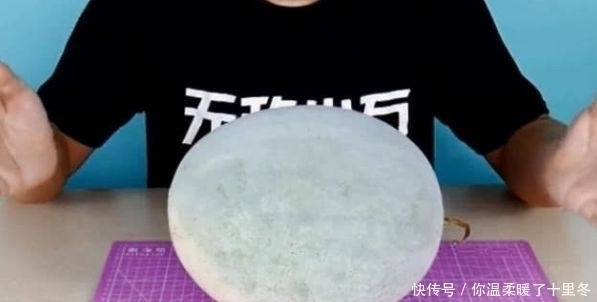 整整|男子将西瓜冰冻整整8天,用菜刀切开后,看着真熟悉
