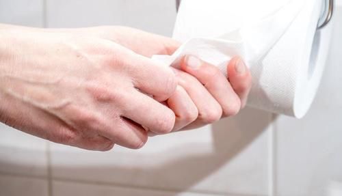  寿命长的男人，晨起后会有4个表现，若能占二个，恭喜和长寿结缘