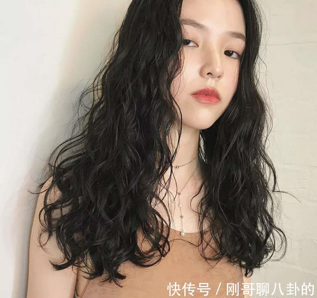 烫小卷|怎么样烫头蓬松还不显老?“烫小卷”最蓬松,时尚洋气又显发量