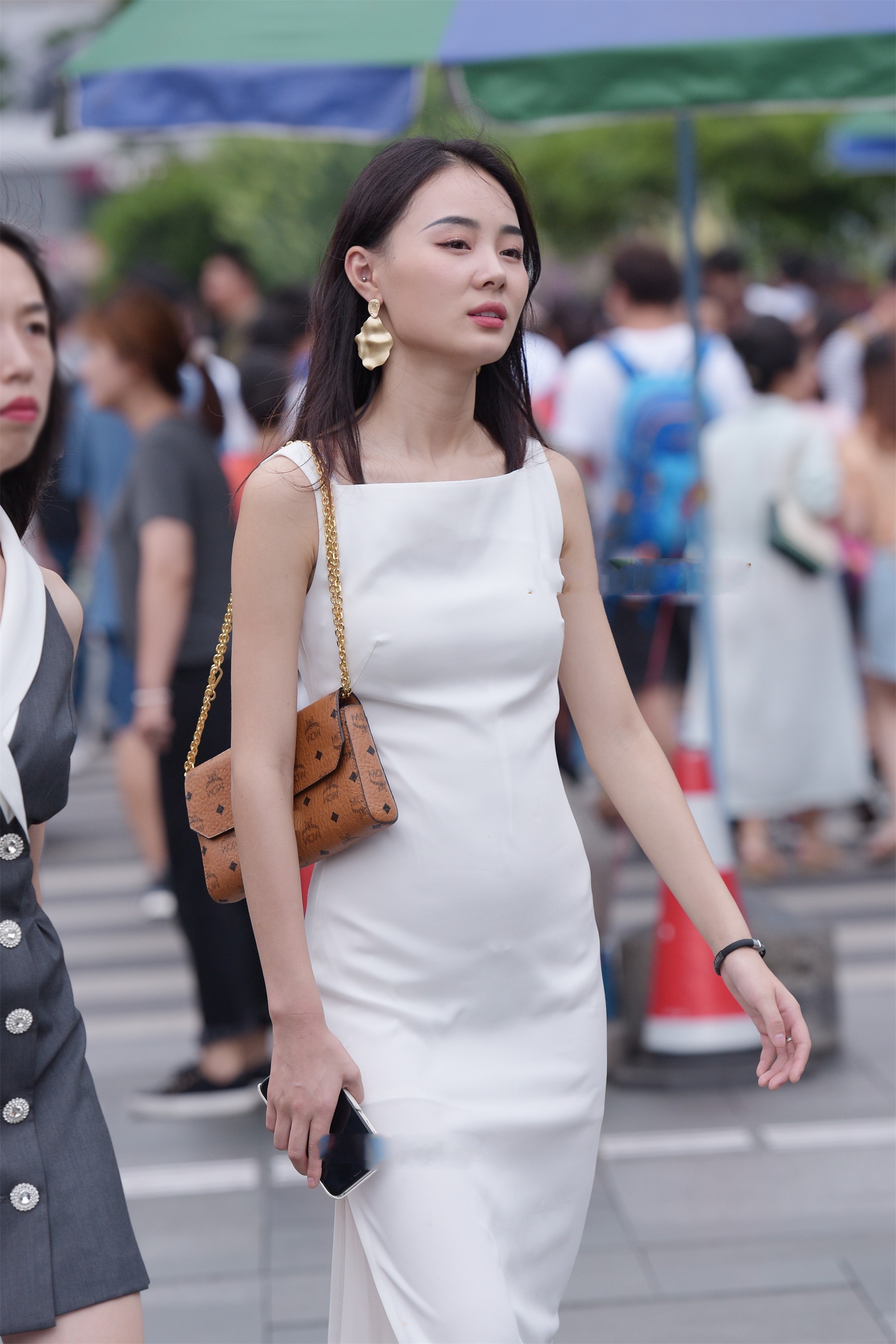 连衣裙|白色连衣裙简单大方, 还显高级, 白色连衣裙该如何选择?