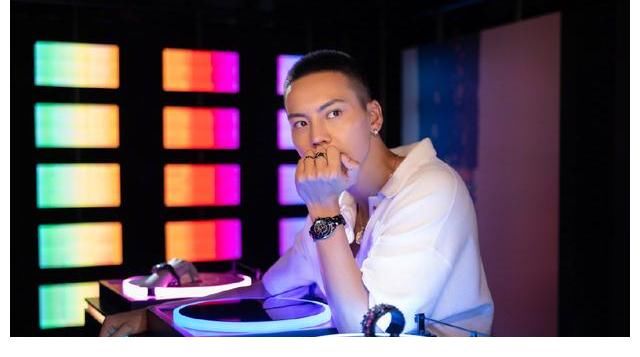 英皇|朱一龙近况？宋威龙综艺担当？陈伟霆投奔杨幂？