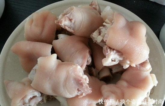 炖猪蹄时不要只焯水,多加一个步骤,炖好的猪蹄香气扑鼻,无腥味