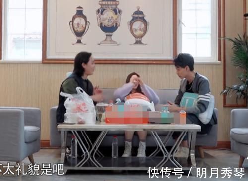 秦霄賢尹正爭搶徐藝洋,為獲美女芳心不惜兄弟決裂,網(wǎng)友:有那么好?