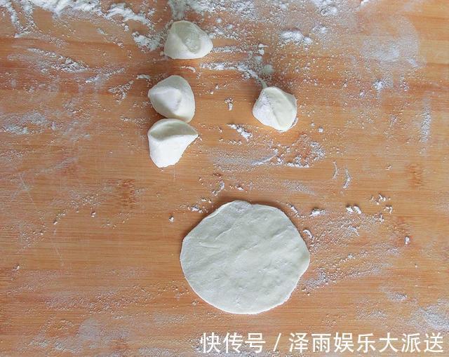 饺子皮|包韭菜馅饺子,直接拌是大错特错,很多人搞错,饺子不鲜也不香