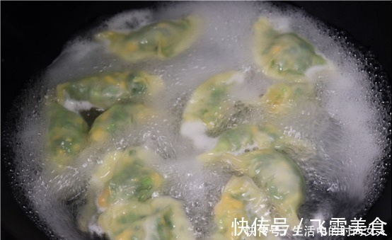饺子皮|这才是正确的“包饺子”手法，对折再一挤，轻松做出大肚水饺！
