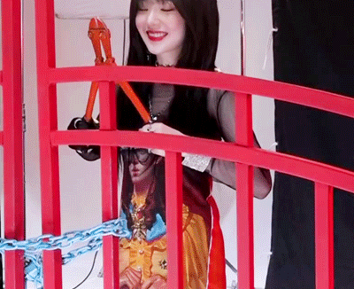 |搞笑GIF:大哥你这样真的好吗,考虑过妹子的感受吗