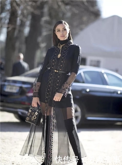 穿裙子时尽量别配打底裤,太土学下面明星这样来穿,洋气又气质