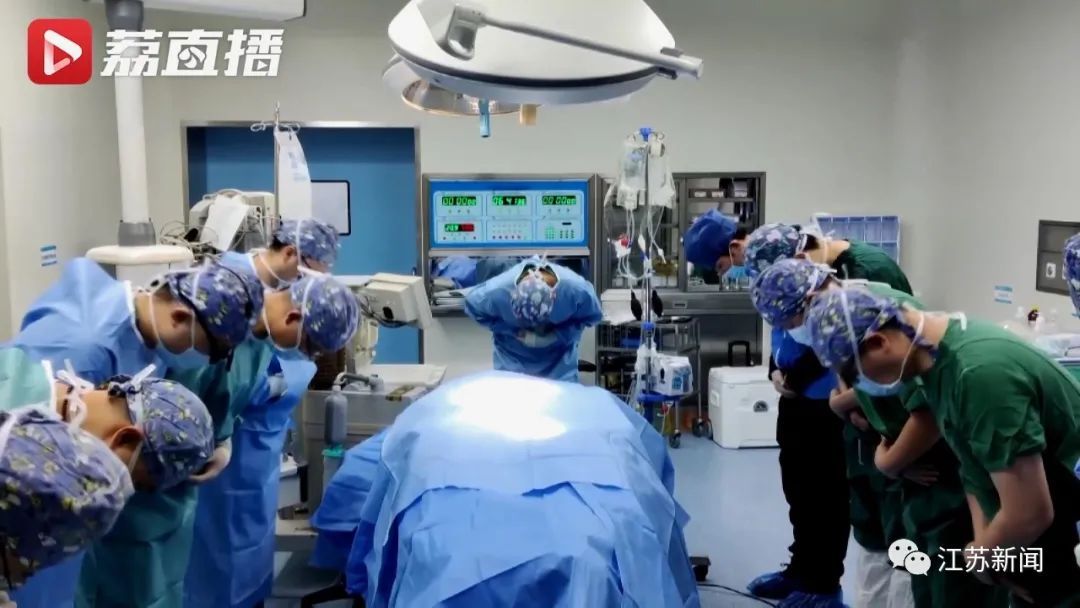 广西医科大学|2022年第1天，这个26岁小伙让7个人重获新生！
