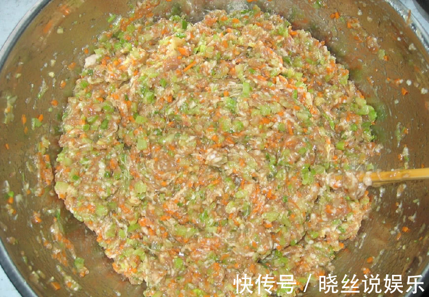 饺子馅|拌饺子馅时，要不要加水厨子说漏嘴好多人做错，难怪不嫩滑