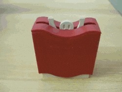 |搞笑GIF:大哥你带着两个美女跑起来,真像个三百斤的胖子