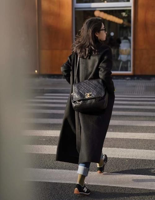 真服了三木！立春发布新穿搭美成风景，优雅又简单，照着穿就行