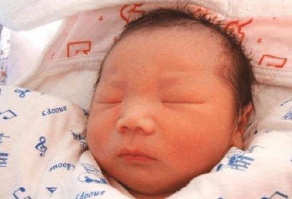 无痛|明明离预产期还有半个月，6斤男宝就出来了，头胎也能很快开宫口