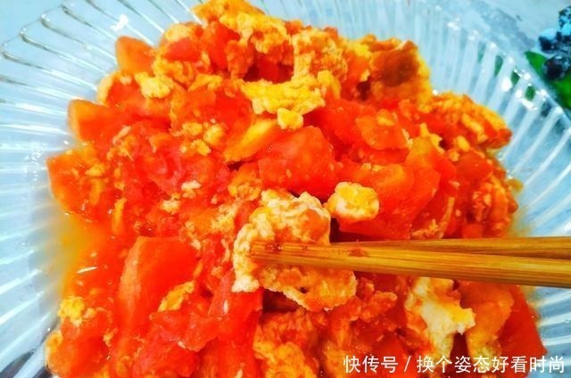 调料|西红柿炒鸡蛋想要好吃，多加1勺调料，酸甜翻倍，2个孩子吃不够