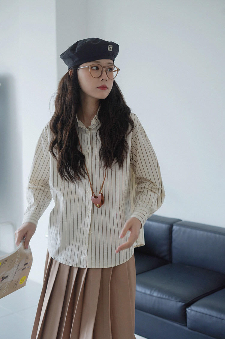 马甲|这些才是“衬衫”的高级穿法,蓝色衬衫配马甲文艺休闲,舒适随性