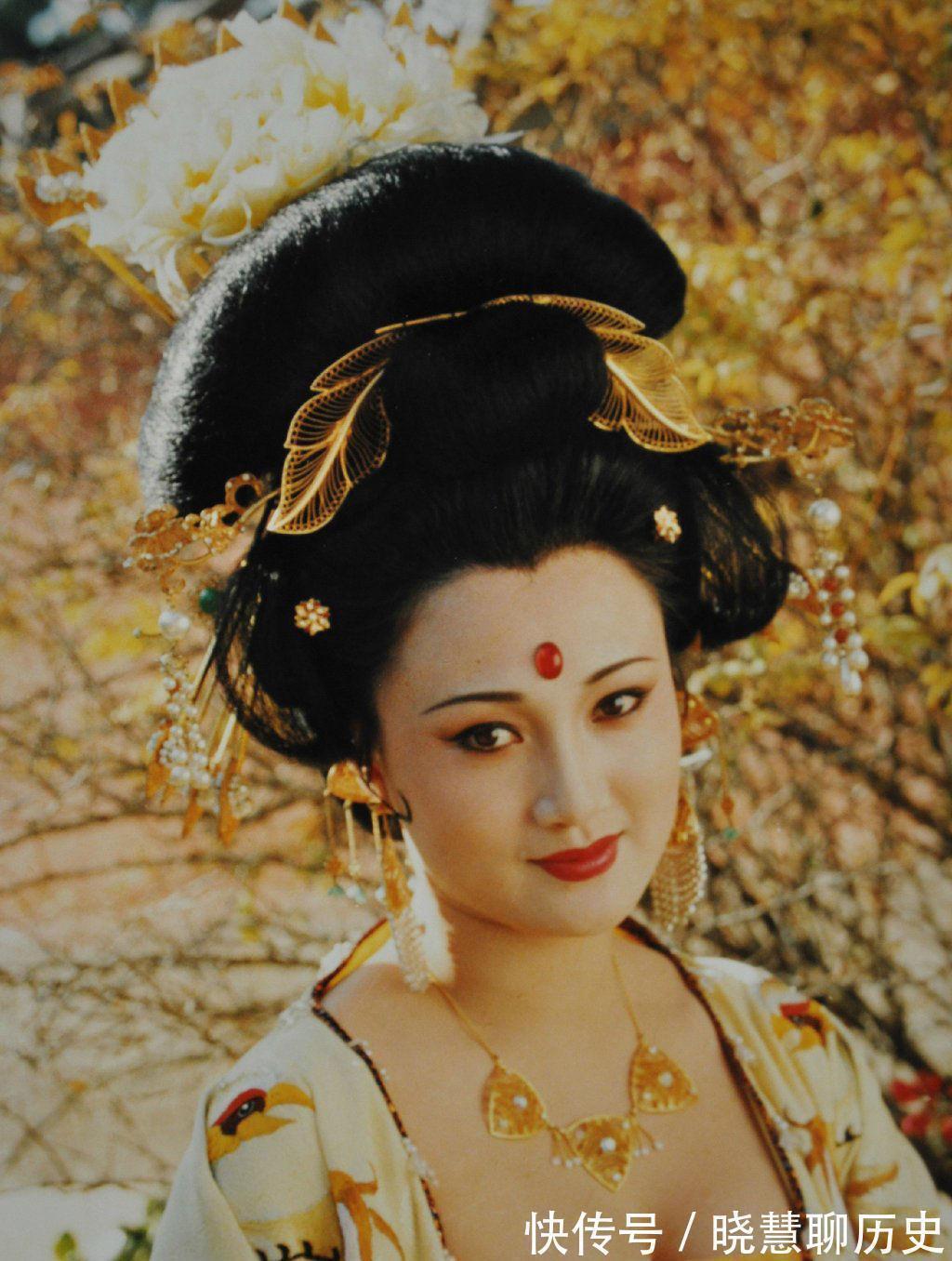 汉唐!红楼梦第三十八回,贾蓉为啥要说脏唐臭汉?既有炫耀又有辩解!