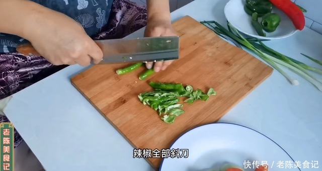 蚌埠农家人自己种的番茄真好吃,这做法酸辣味十足,下饭真过瘾