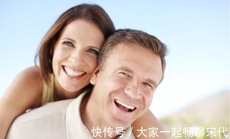 穴位|睡前揉此穴位2分钟,气血足了,肠胃通了,人也越来越年轻了