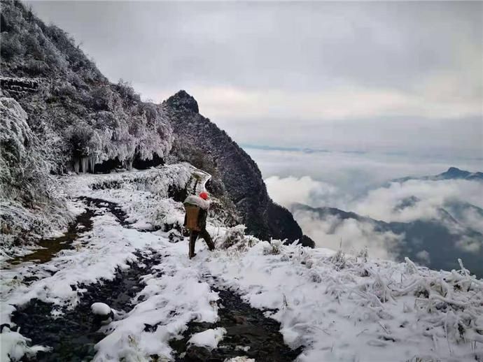 老年|巫山：春雪纷飞景如画