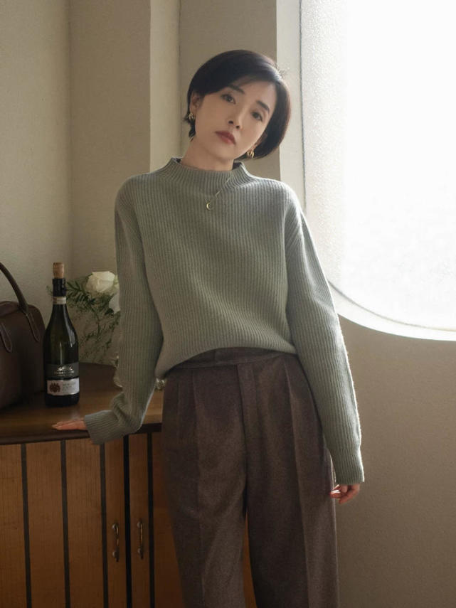 姐妹 优雅女人的衣橱里必备“毛衣”,尽显熟龄美,你心动了吗?