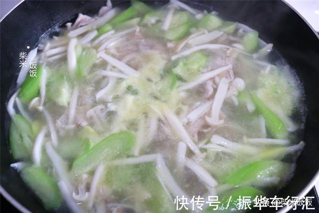 白玉菇|夏季喝汤，这3种食材是绝配，清热解暑营养丰富，我家常做