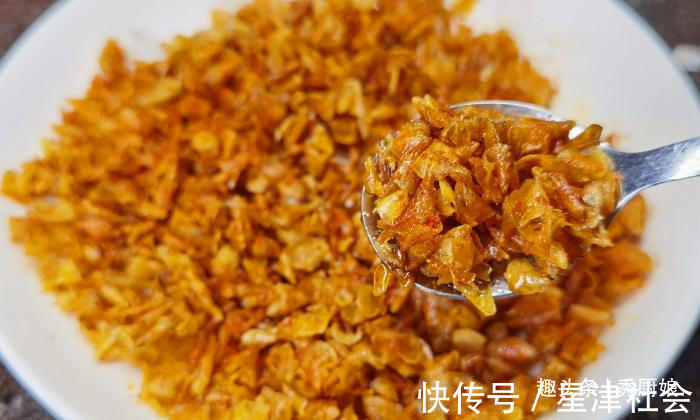 孜然粉|鱼鳞营养极高,却常被当垃圾丢掉,简单一做,比肉还香,真解馋